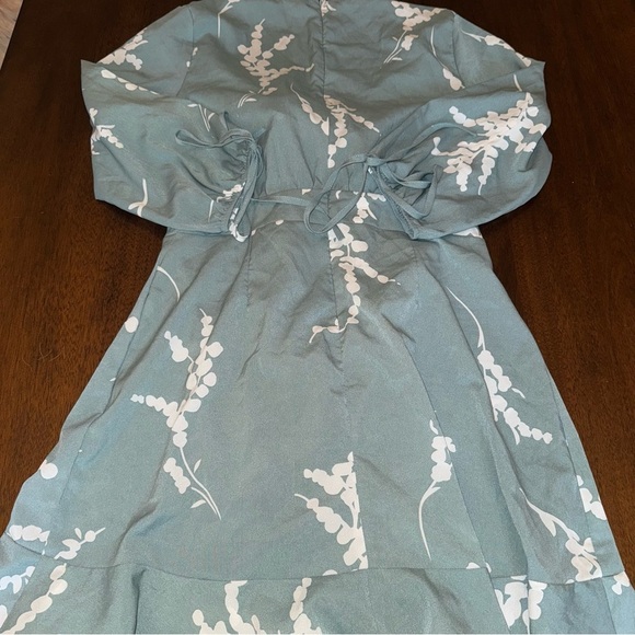 CUPSHE Tie Front 3/4 Ballon Sleeves Ruffle Mini Dress Sage Green Size XL - Picture 5 of 5